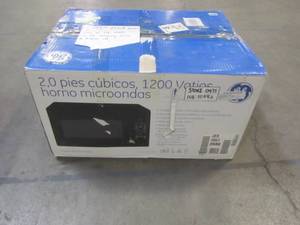 lot 808 image: GE 2-cu ft 1,200-Watt Countertop Microwave (Black) JES2051DNBB