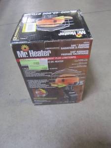 lot 817 image: Mr. Heater 45,000 BTU 540-Degree Radiant Propane Tank Top Portable Heater MH540T
