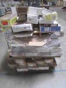 lot 315 image: WHOLESALE MIXED PALLET OF MISCELLANEOUS FLOORING