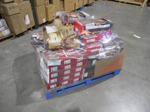 WHOLESALE PALLET LOT OF DOOR HANDLES AND HARDWARE.