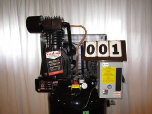 lot 1 image: Black Diamond 80 Gallon Air Compressor
