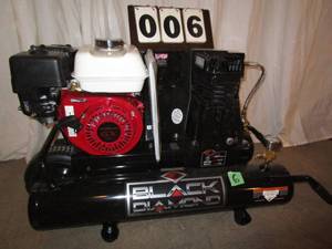 lot 6 image: Black Diamond 8 Gallon Air Compressor