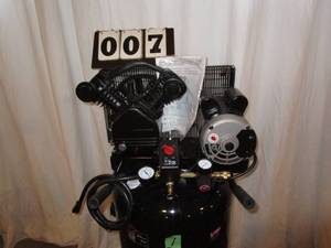 lot 7 image: Black Diamond 30 Gallon Air Compressor