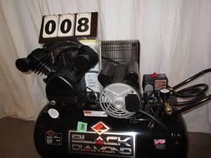 lot 8 image: Black Diamond 20 Gallon Air Compressor