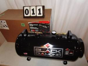 lot 11 image: Black Diamond 2-N-1 Multi-Function 20 Gallon Air Tank