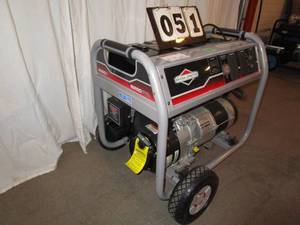 lot 51 image: Briggs & Stratton 6250 Watt Generator