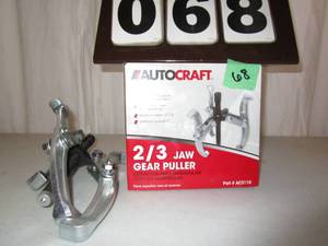 lot 68 image: Auto Craft 23 Jaw Gear Puller