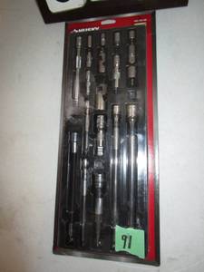 lot 91 image: Husky 19 pc Extension & Adapter Set