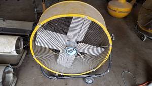 lot 35 image: 24 Fan - 2-speed