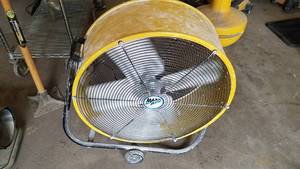 lot 36 image: 24 Fan - 2-speed