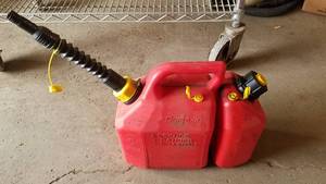 lot 50 image: Chainsaw Fuel Tank - Separate Compartment for Fuel and Bar Oil