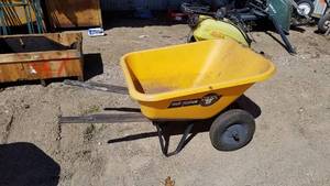 lot 101 image: True-Temper Big 8 Wheelbarrow