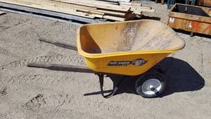 lot 102 image: True-Temper Big 8 Wheelbarrow