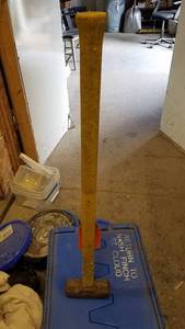 lot 15 image: 5 LB Maul w Fiberglass Handle