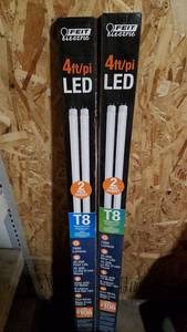lot 62 image: (8) 4 T8 LED Bulbs