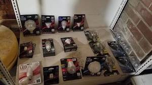 lot 67 image: Large Lot of Assorted LED and Incandescent Bulbs