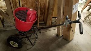 lot 98 image: Earthway Pneumatic Tire Seed  Fertilizer Spreader