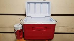 lot 111 image: Rubbermaid Chest Cooler and Water Jug