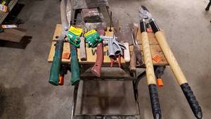 lot 121 image: Large Lot of Gardening Tools