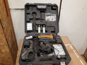 lot 187 image: Bostitch Straight 18 Gauge 2 Nailer GBT1850K