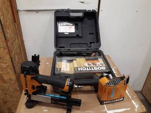 lot 188 image: Bostitch Pneumatic Stapler 18 Gauge w Staples and Caps