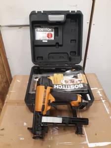 lot 191 image: Bostitch Pneumatic Stapler 18 Gauge w Staples and Caps
