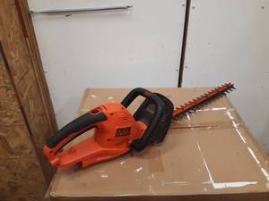 lot 197 image: Black and Decker Hedge Trimmer - 115V