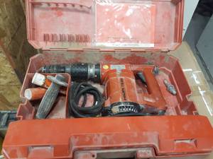 lot 262 image: Hilti TE22 Hammer drill w Case and Bits