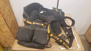 lot 206 image: Tool Pouches, Harness, Clips and More