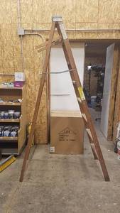 lot 227 image: 8 Wood Step Ladder