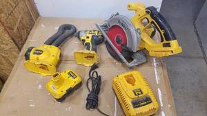 lot 257 image: DeWalt 18V Circular Saw, 14 Impact and Light w Battery and Charger