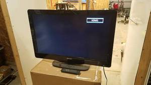 lot 273 image: Phillips 32 Flat Panel TV - Tested and Works