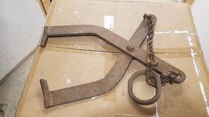 lot 276 image: Pallet Puller  Grabber