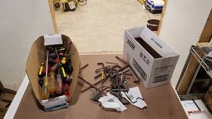 lot 316 image: Box Lots of Screwdrivers and Allen Wrenches
