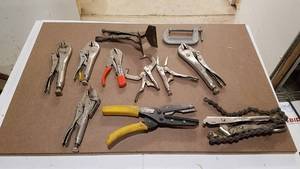 lot 318 image: Box Lot of Vice Grips and Locking Pliers