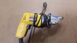 lot 343 image: DeWalt Electric Shear 14 Gauge Swivel Head Shear - Model DW891