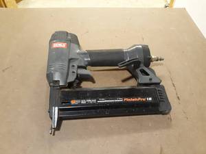 lot 339 image: Senco Pneumatic 18 Gauge Finish Nailer