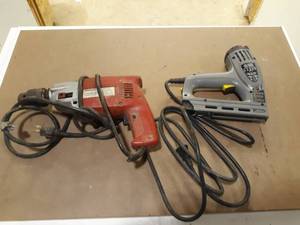 lot 340 image: Stanley Electric Stapler TRE550 and Peerles 12 Hammer Drill XS210