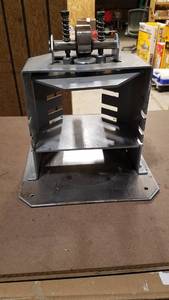 lot 8-2 image: 1 Gallon Paint Can Lid Press