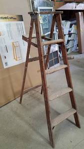 lot 414 image: 5 Wood Step Ladder