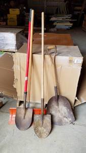 lot 418 image: Lot of 4 Shovels