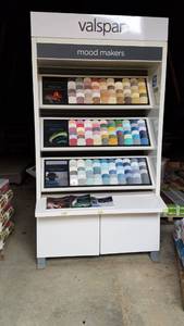 lot 424 image: Valspar Paint Display - Comes Apart in 2 Sections