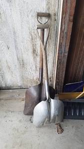 lot 131 image: (2) Scoop Shovels