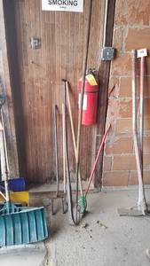lot 134 image: Breaker Bar, Pallet Breaker and Spear Lot