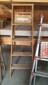 lot 149 image: 5 Wood Ladder