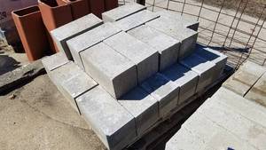 lot 121 image: Pallet of Approx. 24 Solid Concrete Blocks