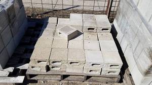 lot 132 image: Pallet of 57 4 Hollow Half Blocks