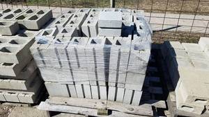 lot 133 image: Pallet of 90 6 Hollow Half Blocks