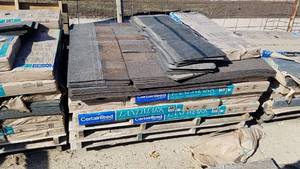 lot 3 image: 24 Bundles Certainteed Landmark Burnt Sienna Shingles  2 Packs of Ridge