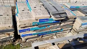 lot 5 image: 29 Bundles Certainteed Landmark Resawn Shake Shingles  2 Packs of Ridge